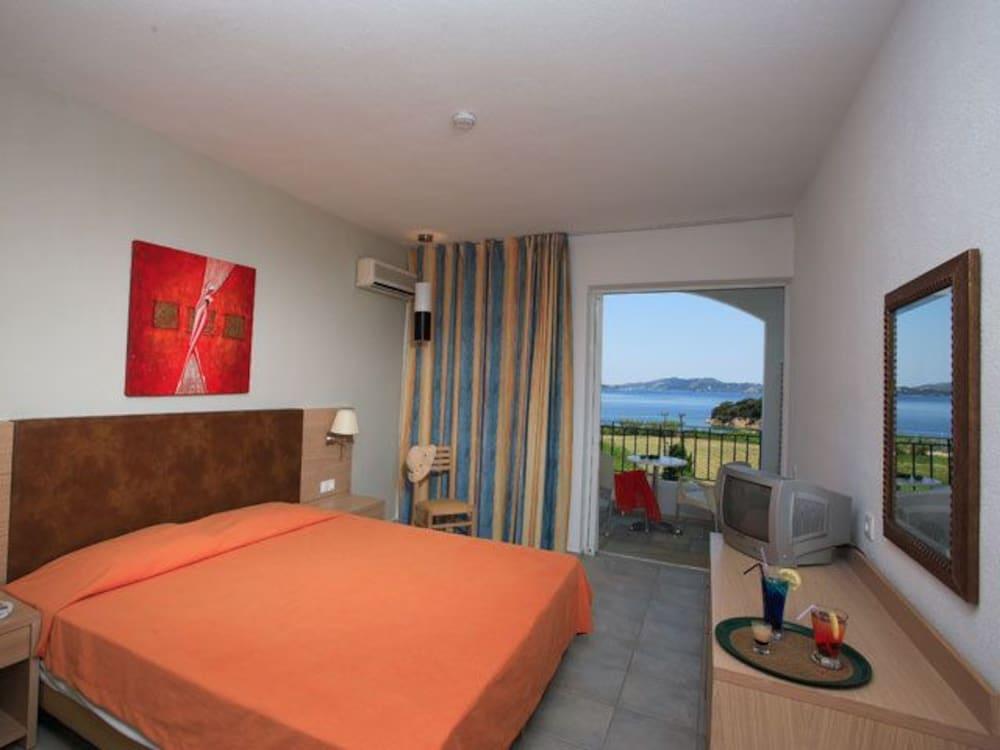 Radisson Plaza Skiathos מלון